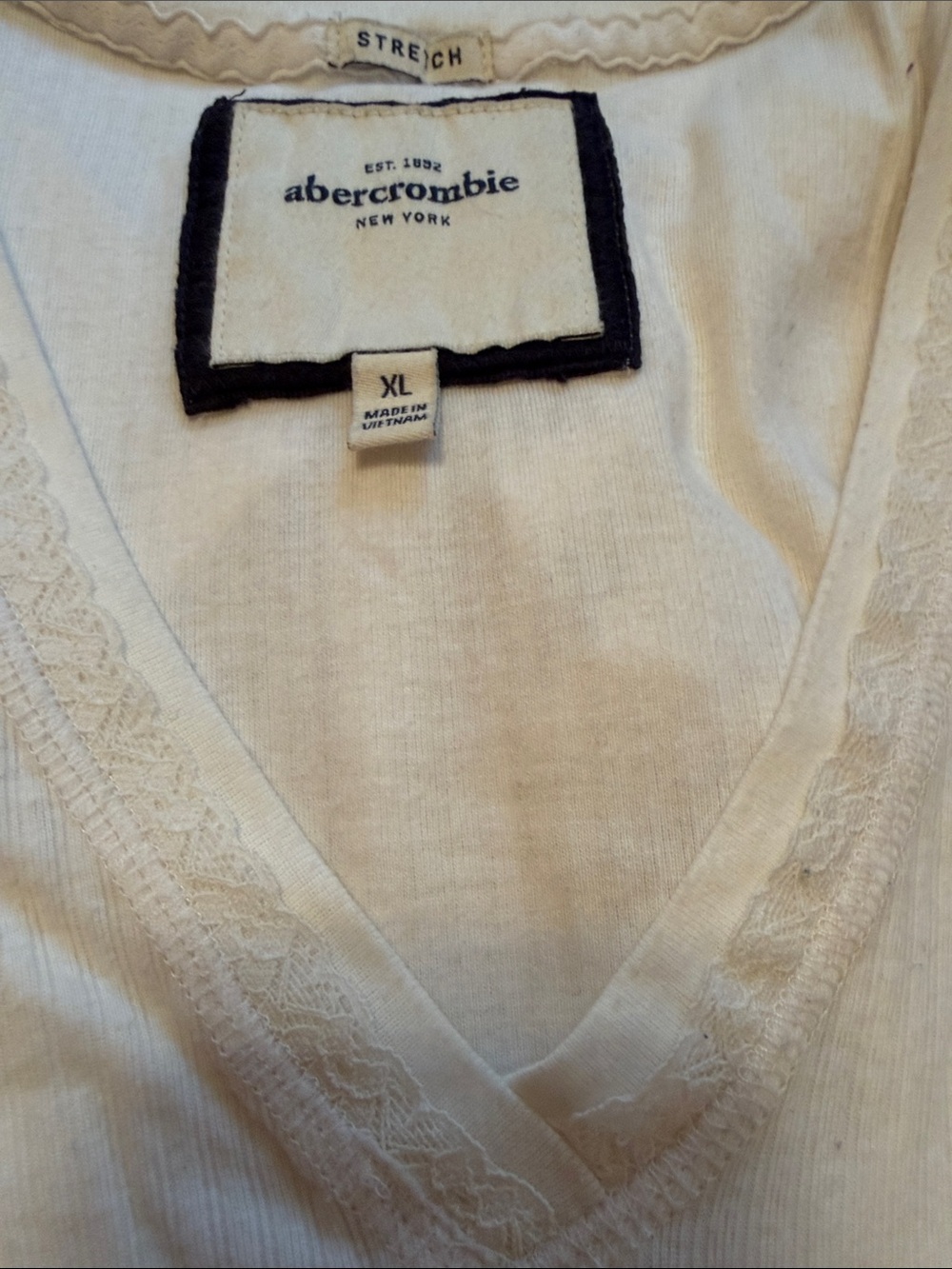 Abercrombie & Fitch white V-Neck Short Sleeve Tee - Picture 8 of 8